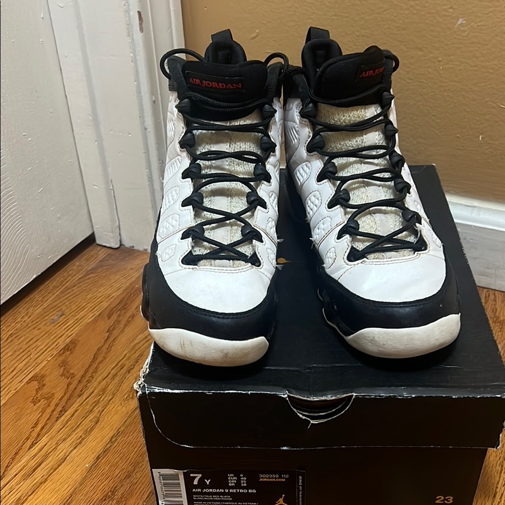 Jordan Retro 9 Black and White Sneakers